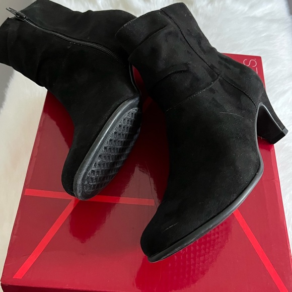 Aerosoles Black Suede Red Light Ankle booties - Picture 5 of 12